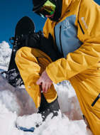 Picture of Men's [ak] Cyclic GORE‑TEX 2L Snowboard Pants Goldenrod Burton